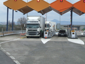 Las asociaciones de transportistas rechazan los peajes a camiones