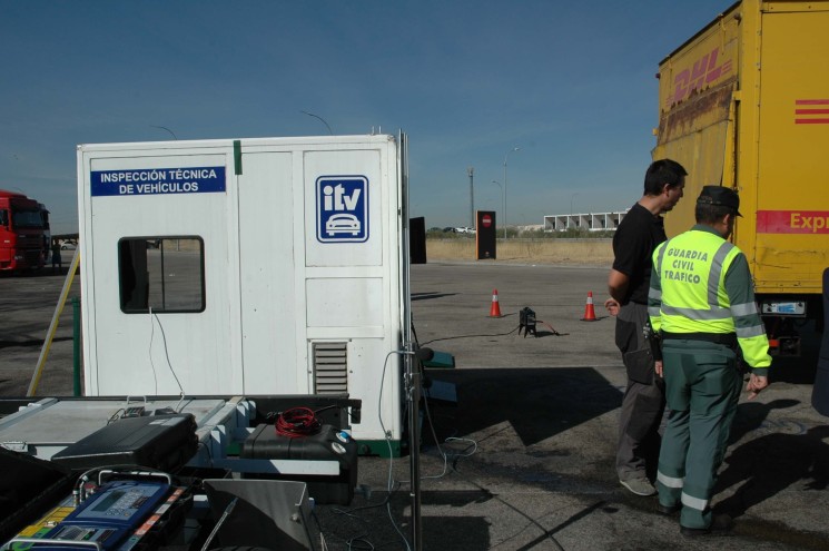 La DGT ha iniciado una campaña de inspecciones técnicas móviles a camiones y furgonetas.
