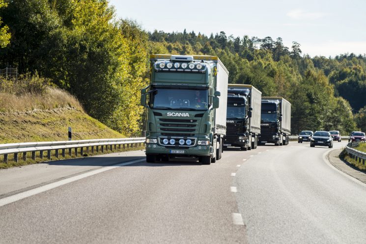 Scania apuesta por el platooning o trenes de carretera conectados como forma de transporte sostenible.
