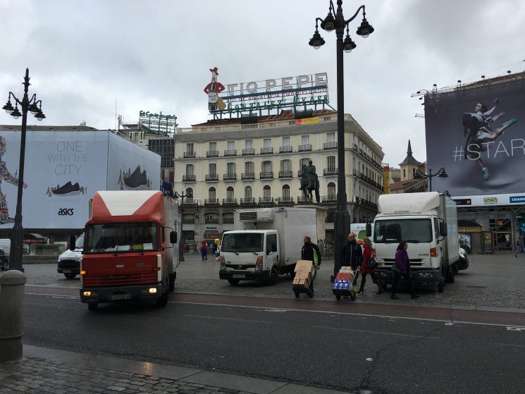 El proyecto de modificación de la Ordenanza de Movilidad de Madrid limita el reparto urbano de mercancías en el Área Central