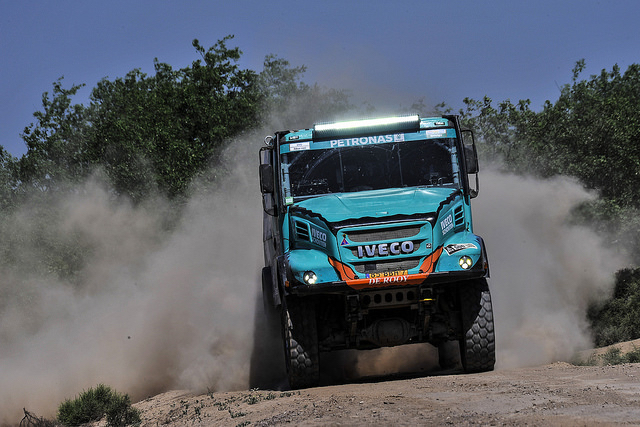 Dos Ivecos del equipo Petronas de Rooy entre los cinco primeros en la clasificación general del Dakar 2017 después de celebrarse la séptima etapa.