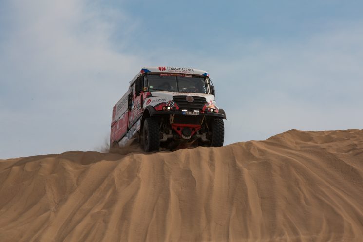 El camión de Ales Joprais, del equipo checo Instaforex Loprais team, tercero en la claisficación del Dakar 2018 a seis minutos de Nikolaev.