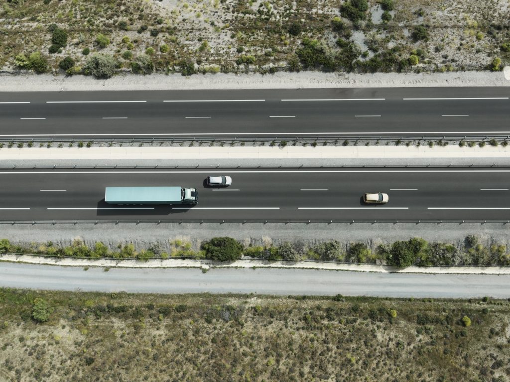 La prohibición de circulación de camiones en la N340 y su desvío a la Ap7 está ocasionando serios problemas de seguridad y saturación en las únicas tres áreas de servicio incluidas en el tramo.
