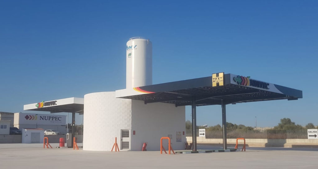 HAM inaugura una nueva gasinera en Villarreal de gas natural licuado para camiones.