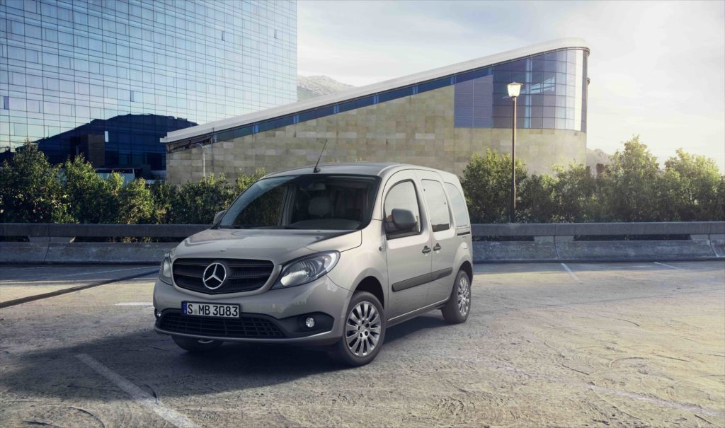 Mercedes-Benz pone a la venta la furgoneta compacta Citan con el paquete Night.