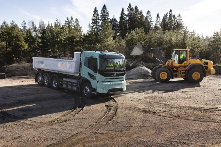 Volvo Trucks presenta camiones conceptuales eléctricos para el transporte pesado de construcción y regional.