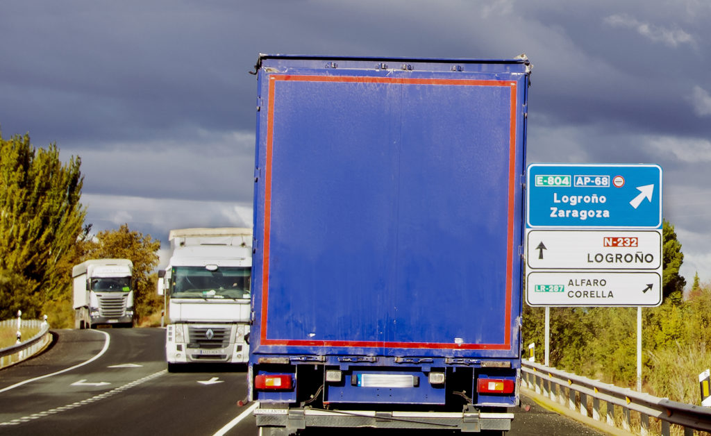 La DGT logra esquivar la sentencia en contra del desvío obligatorio de camiones a la autopista Ap68.