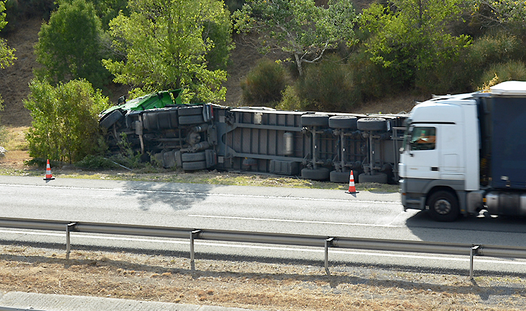 El mayor porcentaje de accidentes de camión durante el estado de alarma han sido salidas de vía.