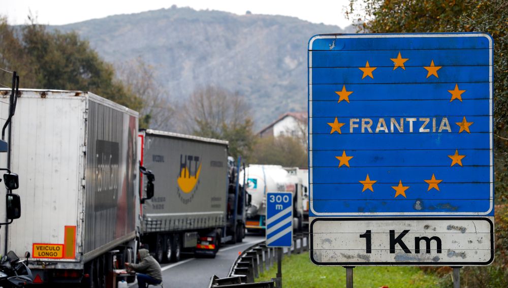 Francia exige ahora una declaración responsable por parte del conductor de no padecer los síntomas del covid19 en el momento de entrar en el país ni en los 14 días anteriores.