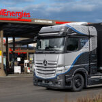 Daimler Truck AG und TotalEnergies entwickeln gemeinsam Wasserstoff-Infrastruktur für den Straßengüterverkehr in EuropaDaimler Truck AG and TotalEnergies partner to develop hydrogen ecosystem for transportation in Europe