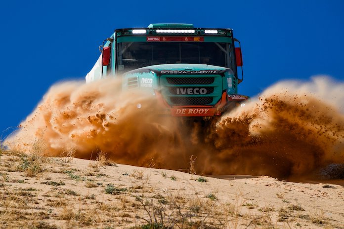 Foto de un IVECO del equipo Petronas Iveco De ROooy de la edición 2020 en el Rally Dakar.