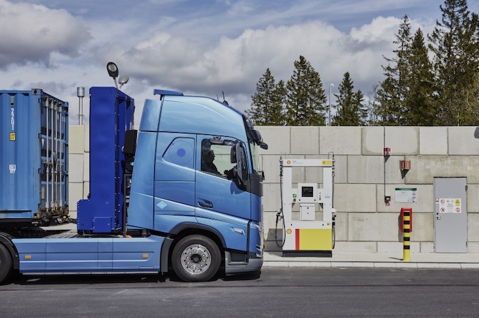 Volvo prueba su camión de hidrógeno para larga distancia.