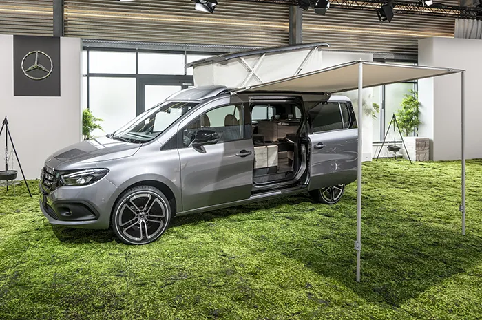Mercedes-Benz Concept EQT Marco Polo camper eléctrica con el techo elevado