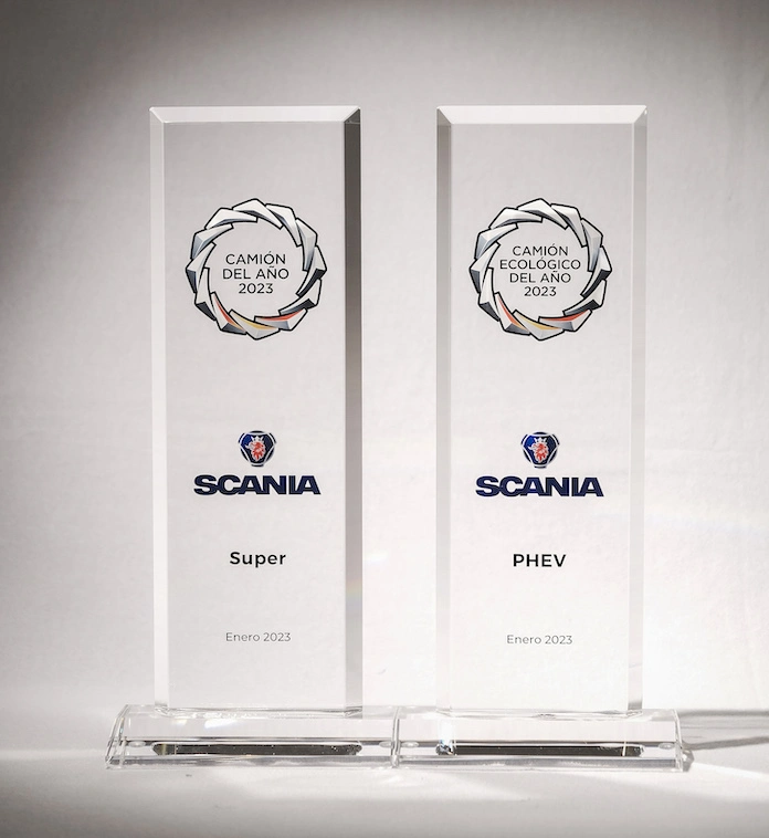 Los dos premios entregados a Scania por Grupo Editec.
